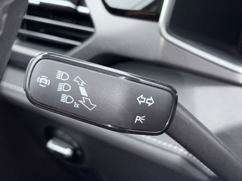 Used 2025 Volkswagen Taos SE FWD image 22