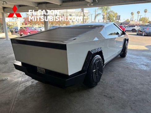 Used 2024 Tesla Cybertruck AWD Crew Cab image 3