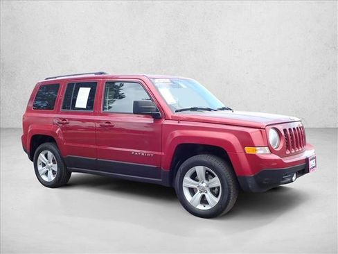Used 2014 Jeep Patriot Latitude AWD/4WD image 6