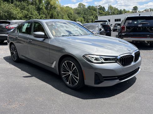 Used 2023 BMW 530i xDrive w/ Premium Package AWD/4WD image 3