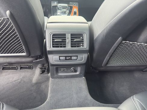 Used 2023 Audi Q5 2.0T Premium w/ Convenience Package image 11