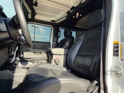 Used 2022 Jeep Wrangler Unlimited Sahara w/ Cold Weather Group AWD/4WD image 17