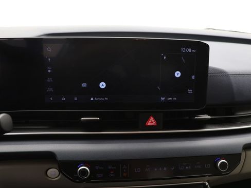 Used 2025 Kia Carnival EX FWD image 21