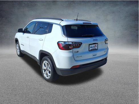 Used 2025 Jeep Compass Latitude AWD/4WD image 6