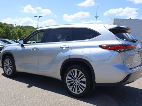 Used 2021 Toyota Highlander Platinum AWD/4WD image 6