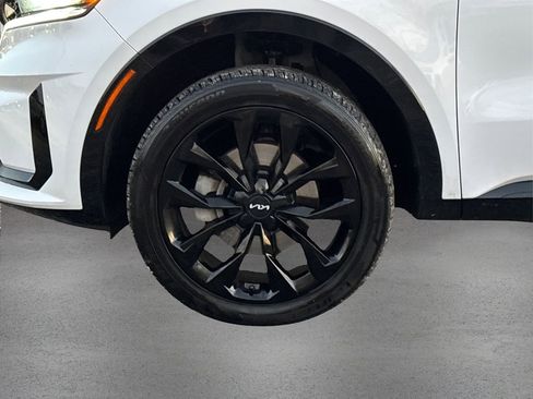 Certified 2022 Kia Sorento SX image 12