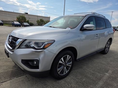Used 2018 Nissan Pathfinder SL w/ Cargo Package AWD/4WD image 8