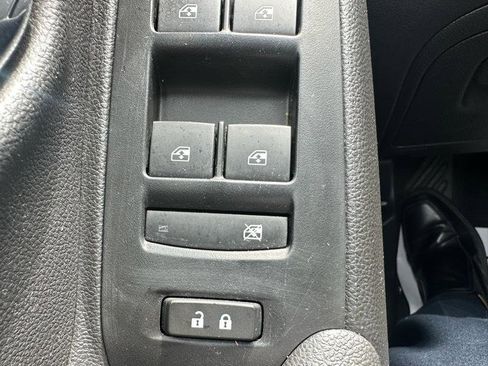 Used 2019 Chevrolet Trax LT w/ LT Convenience Package FWD image 13