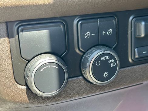 Used 2021 Chevrolet Tahoe LT w/ LT Signature Package RWD image 28