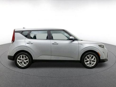 Used 2025 Kia Soul LX w/ LX Technology Package FWD image 14