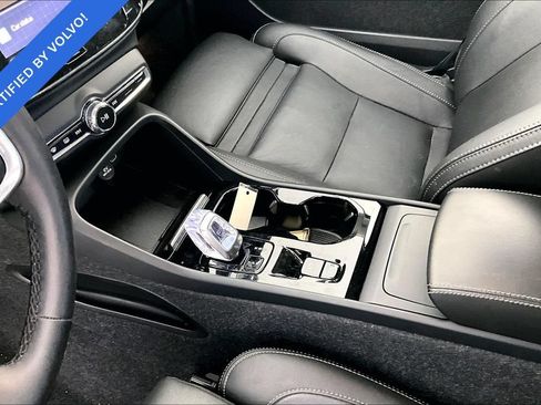 Used 2025 Volvo XC40 B5 Plus AWD/4WD image 16