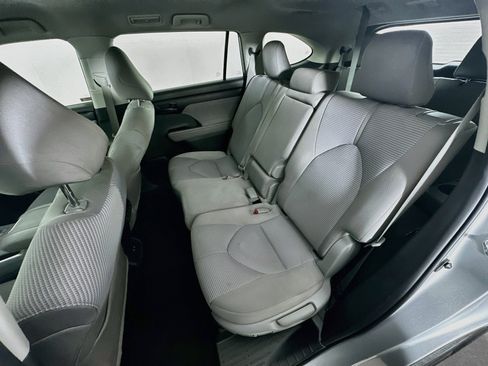 Used 2020 Toyota Highlander L FWD image 26