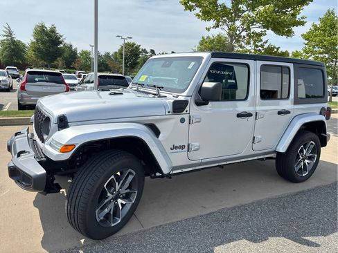 Used 2024 Jeep Wrangler Unlimited w/ Convenience Group AWD/4WD image 12