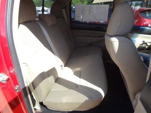 Used 2014 Toyota Tacoma PreRunner w/ SR5 Package image 14