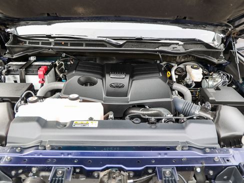 Used 2025 Toyota Tundra Platinum AWD/4WD image 19