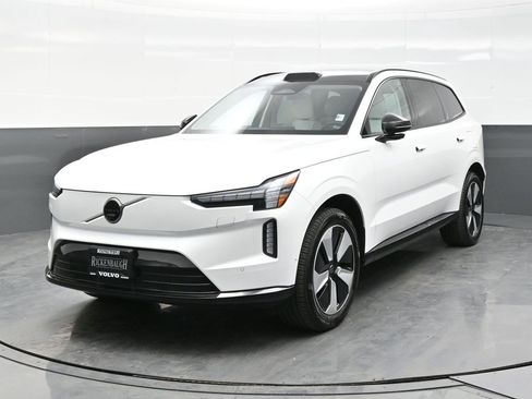 Used 2025 Volvo EX90 Plus image 2