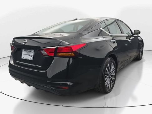 Used 2025 Nissan Altima 2.5 SV image 9