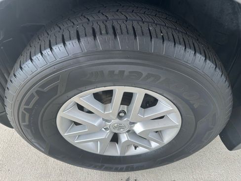 Used 2017 Nissan Frontier SV image 7