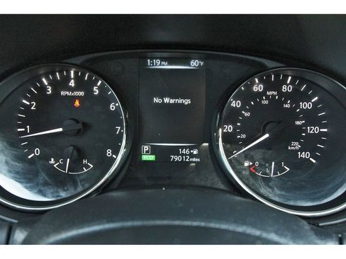 Used 2017 Nissan Rogue SV w/ SV Premium Package image 18