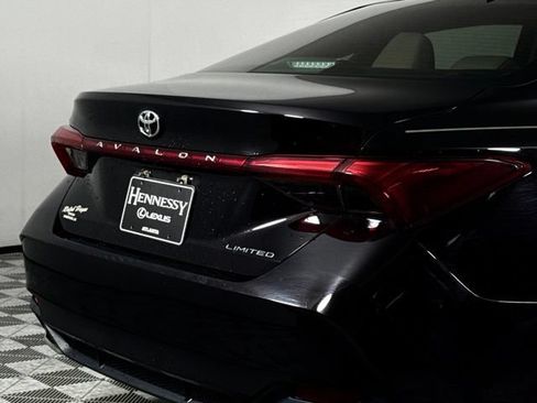 Used 2019 Toyota Avalon Limited FWD image 16