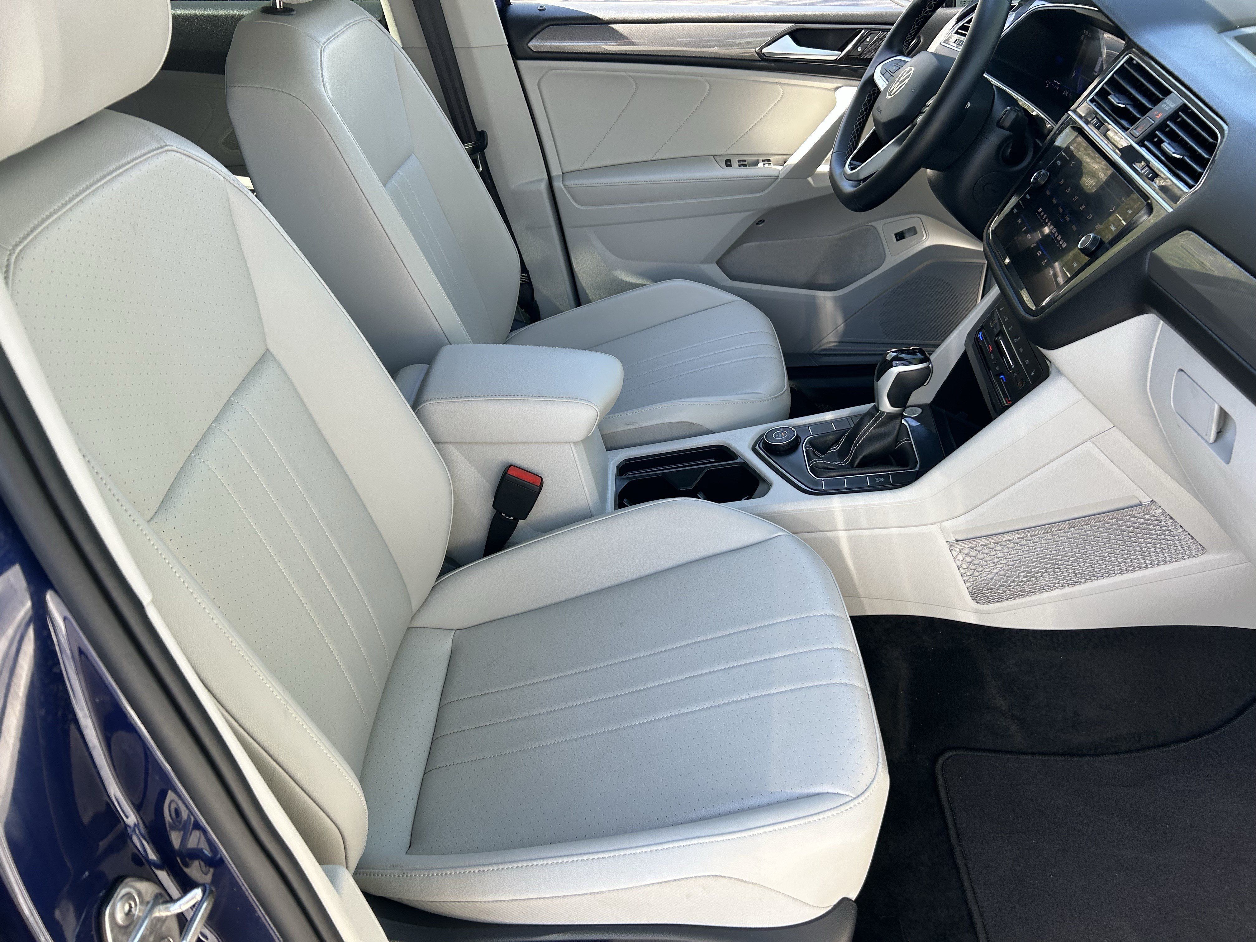 Used 2024 Volkswagen Tiguan SE AWD/4WD image 9