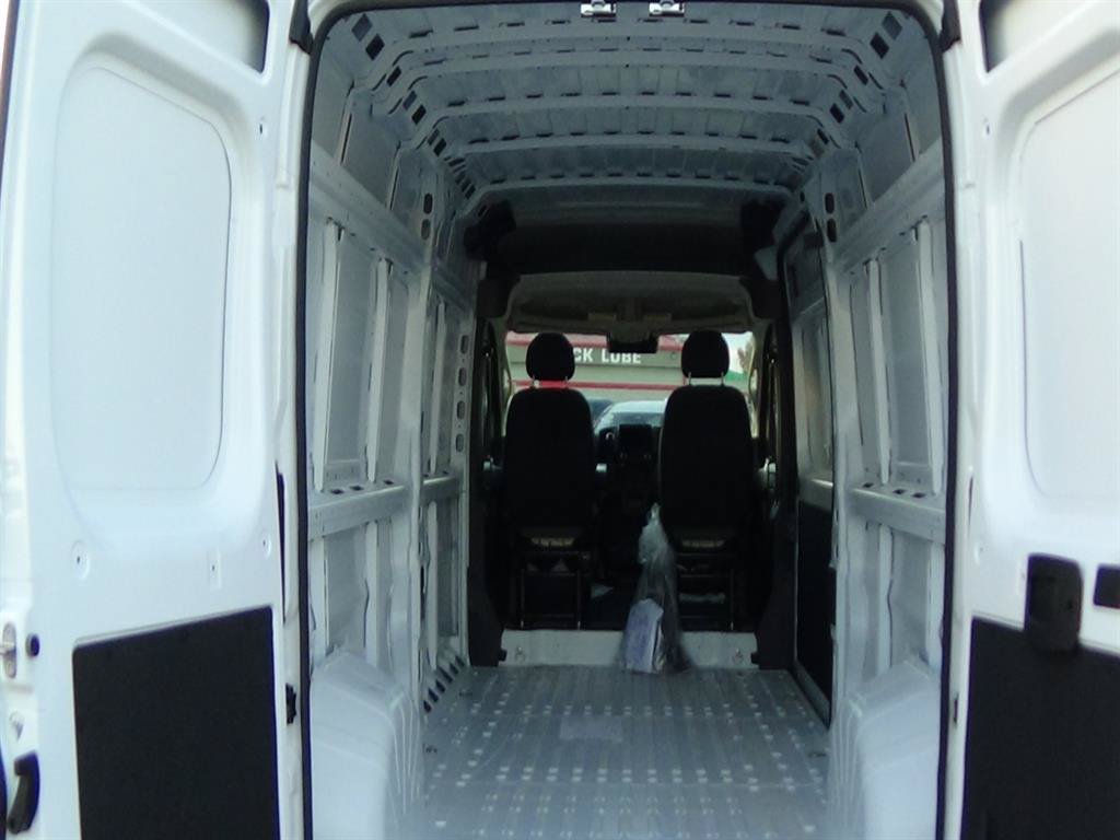 Used 2025 RAM ProMaster 2500 w/ Storage Group FWD image 11