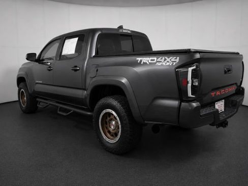 Used 2017 Toyota Tacoma TRD Sport w/ Tow Package (A/T) AWD/4WD image 6