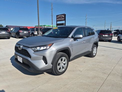 Used 2022 Toyota RAV4 LE AWD/4WD image 2