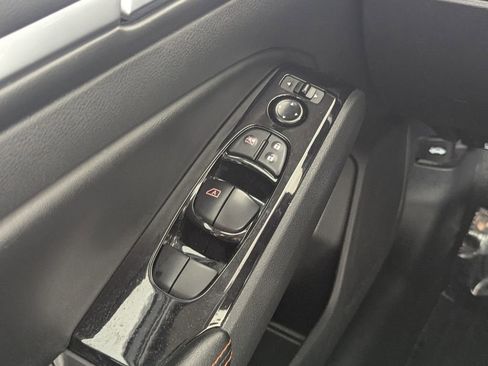 Used 2024 Nissan Altima 2.5 SR FWD image 17