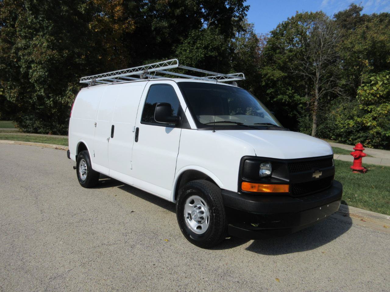 Used 2017 Chevrolet Express 3500 RWD image 4