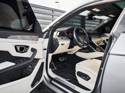 Used 2021 Lamborghini Urus image 23