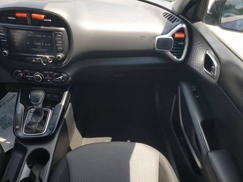 Used 2023 Kia Soul LX w/ LX Technology Package FWD image 17
