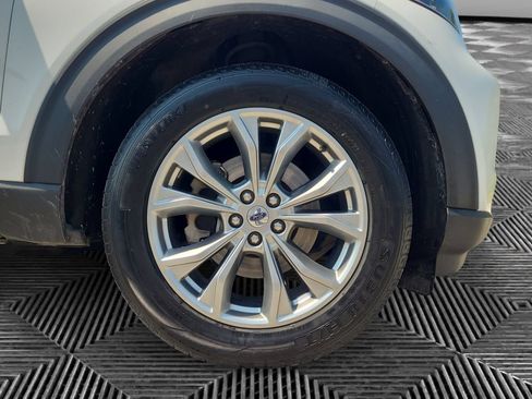 Used 2021 Ford Explorer XLT w/ Equipment Group 202A AWD/4WD image 16