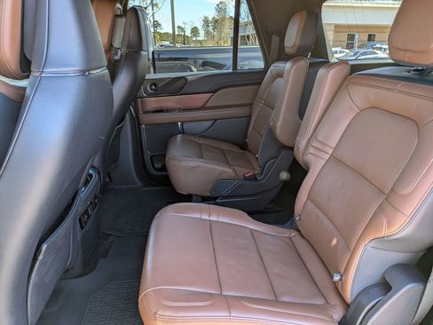 Certified 2022 Lincoln Navigator L Reserve image 16