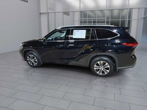 Used 2022 Toyota Highlander XLE w/ Protection Package #3 (TMS) AWD/4WD image 6