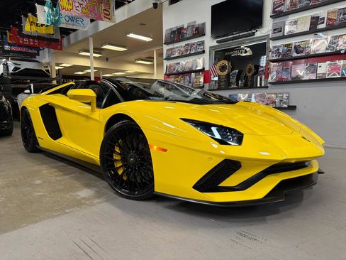 Used 2018 Lamborghini Aventador S AWD/4WD image 1