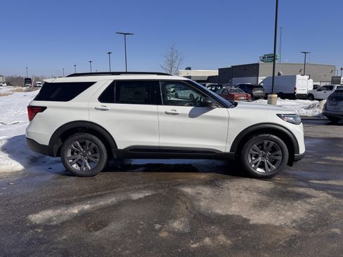 New 2026 Ford Explorer Active w/ Active Comfort Package image 5