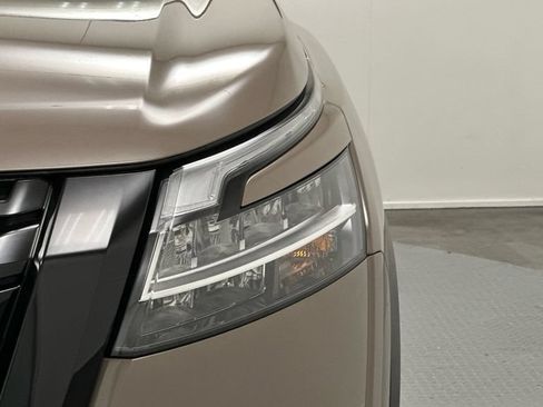 Certified 2024 Nissan Pathfinder Platinum w/ Black Appearance Package AWD/4WD image 26