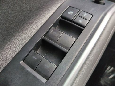 Used 2021 Toyota Highlander XLE image 24