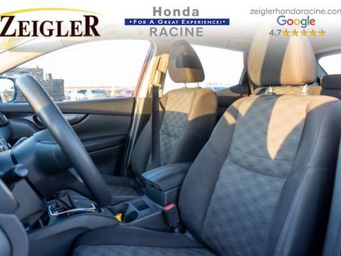 Used 2018 Nissan Rogue Sport SV image 16