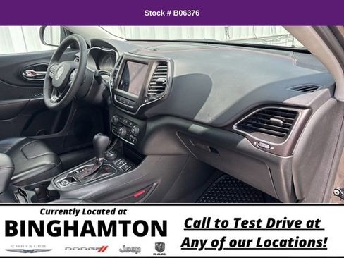 Used 2022 Jeep Cherokee Trailhawk image 30