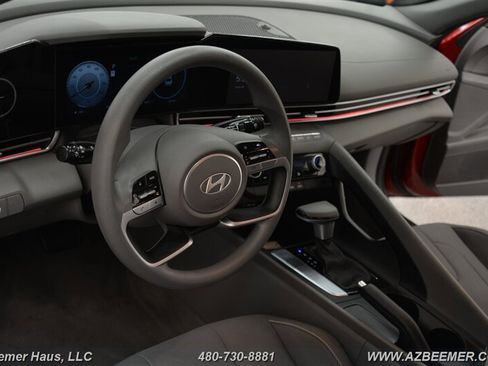 Used 2024 Hyundai Elantra SEL FWD image 13