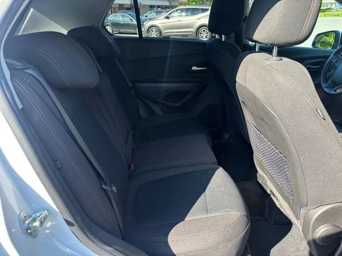 Used 2020 Chevrolet Trax LS w/ Tint and Cruise Package AWD/4WD image 15
