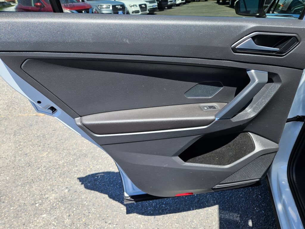 Used 2018 Volkswagen Tiguan SE w/ Panoramic Sunroof Package AWD/4WD image 14