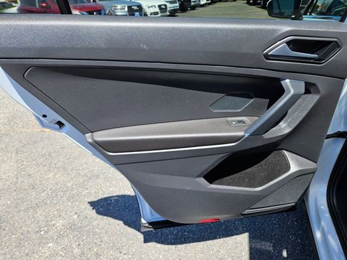 Used 2018 Volkswagen Tiguan SE w/ Panoramic Sunroof Package AWD/4WD image 14