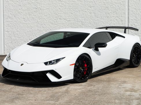 Used 2018 Lamborghini Huracan Performante image 1