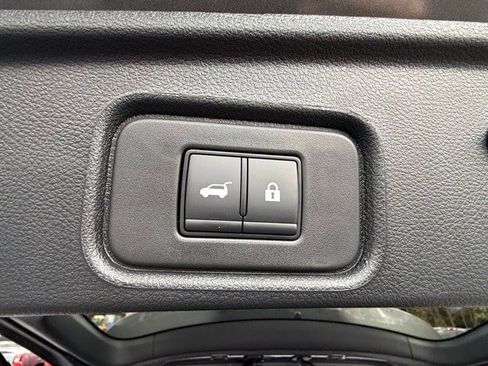 New 2025 Nissan Pathfinder SV image 18