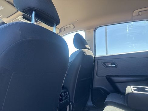 Certified 2023 Nissan Rogue SV image 34