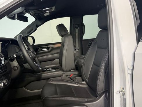 Used 2025 GMC Yukon XL Denali AWD/4WD image 24