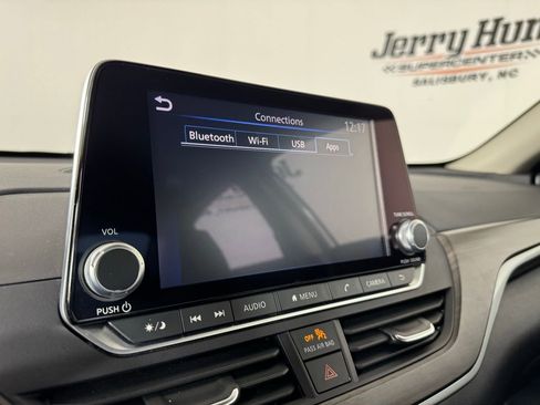 Used 2025 Nissan Altima 2.5 SV FWD image 21